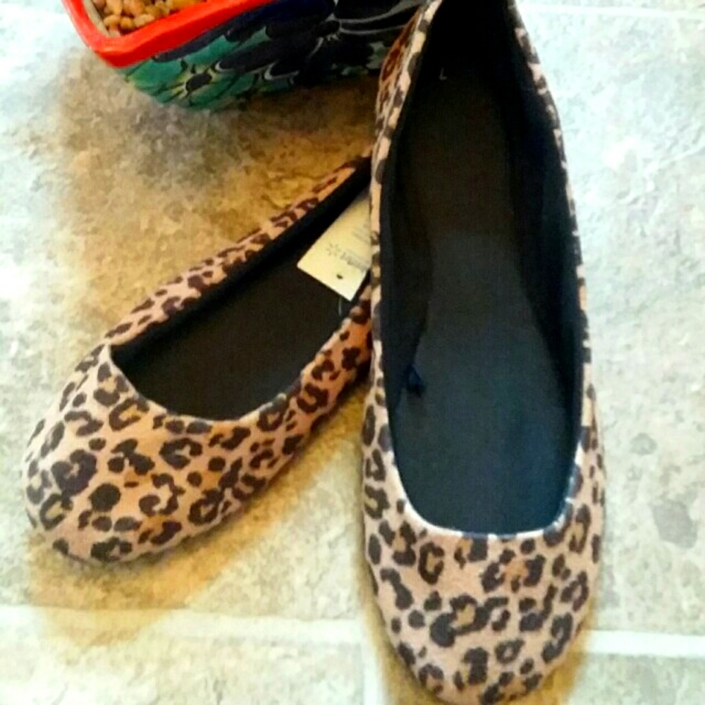 NWT Leopard Print Women's Flats Shoe Size 7